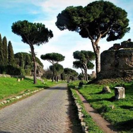 Basilica San Giovanni Appia Antica A Casa Di Amici Rome Exterior photo